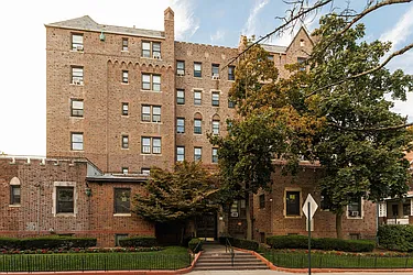 Wellington Court at 800 East 17th Street in Fiske Terrace