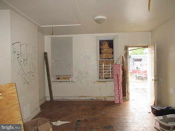 3rd image of 3073 Potter St