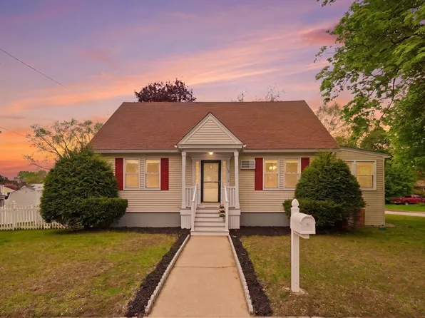 10 Gloucester St, Methuen, MA 01844