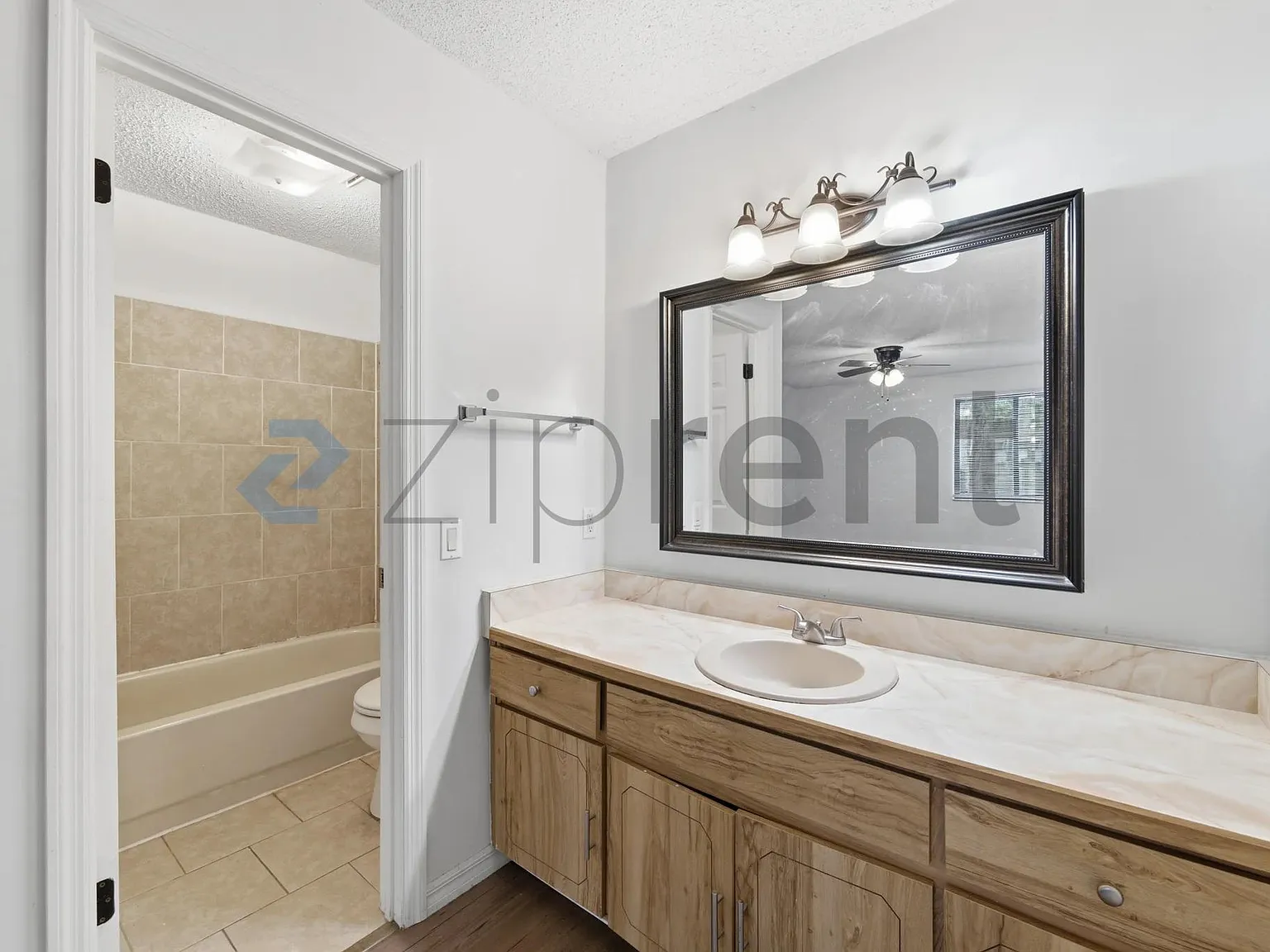 2 bed, 912 sqft, $1,400 — Photo 3