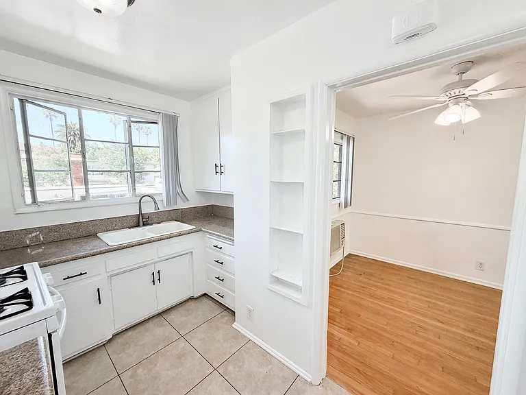 235 E California Blvd — Photo 12