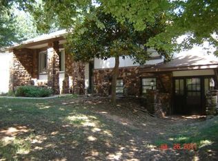 5046 S Walnut Hill Rd, Springfield, MO 65810