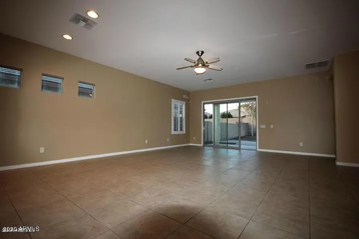 5118 W Molly Ln — Photo 8