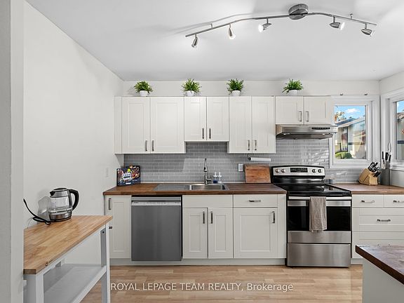 4th image of 61 McClintock Way #92