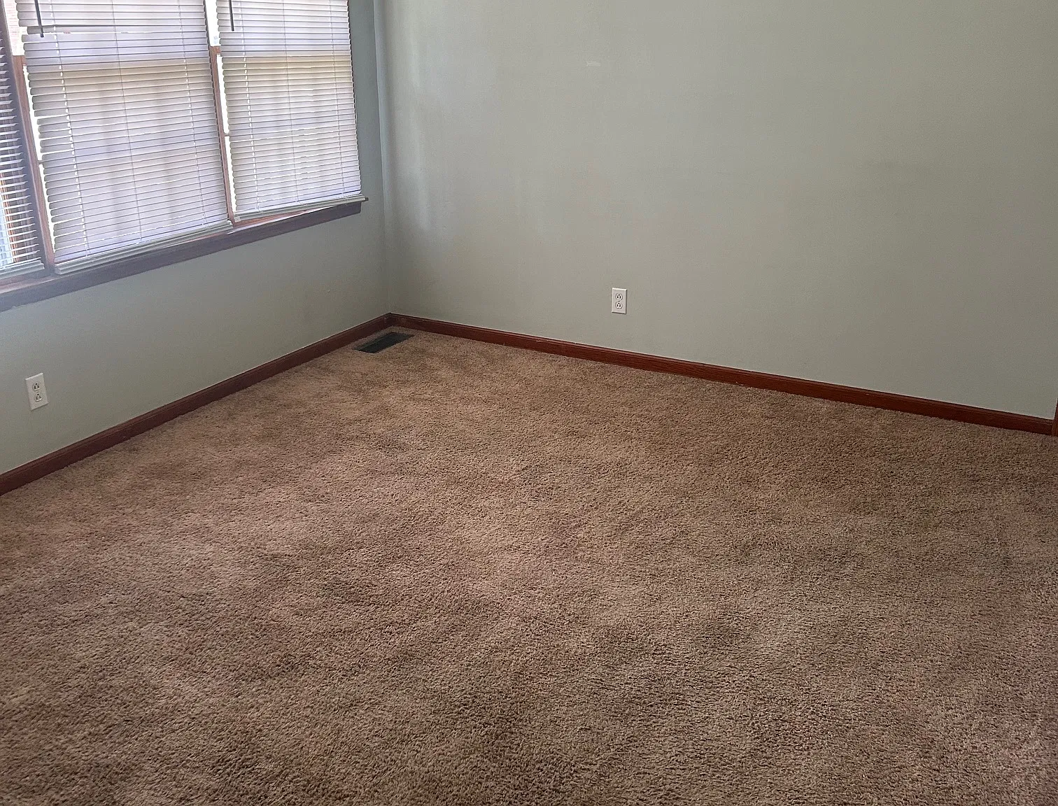 3 bed, 936 sqft, $1,095 — Photo 4