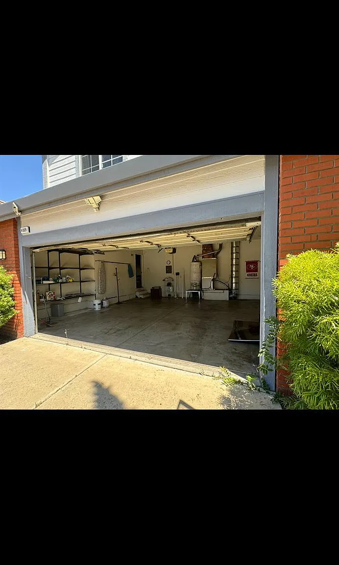 4 bed, 2.5 bath, 2188 sqft, $3,200 — Photo 2
