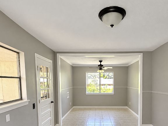4th image of 1604 Lewellen Rd