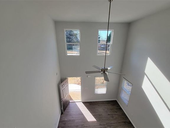 2nd image of 612 W Vincent Dr
