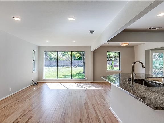 4th image of 203 Leda Dr