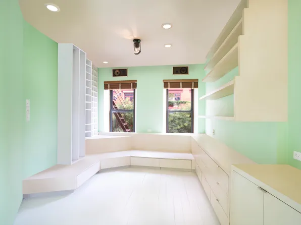 135 Perry Street image 1 of 13