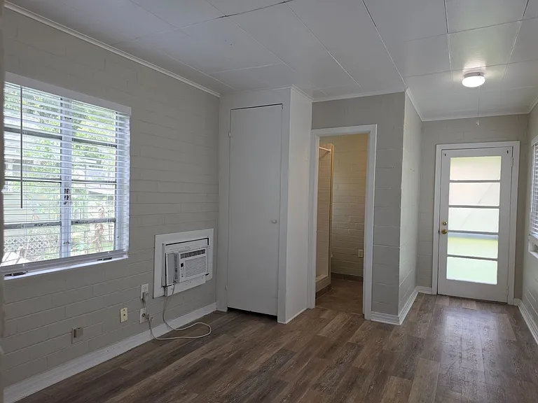 747 Maryland Ave — Photo 23