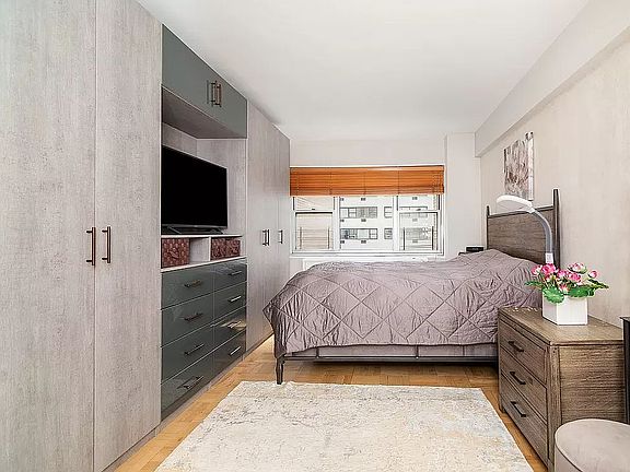 4th image of 333 E 46th St APT 8H