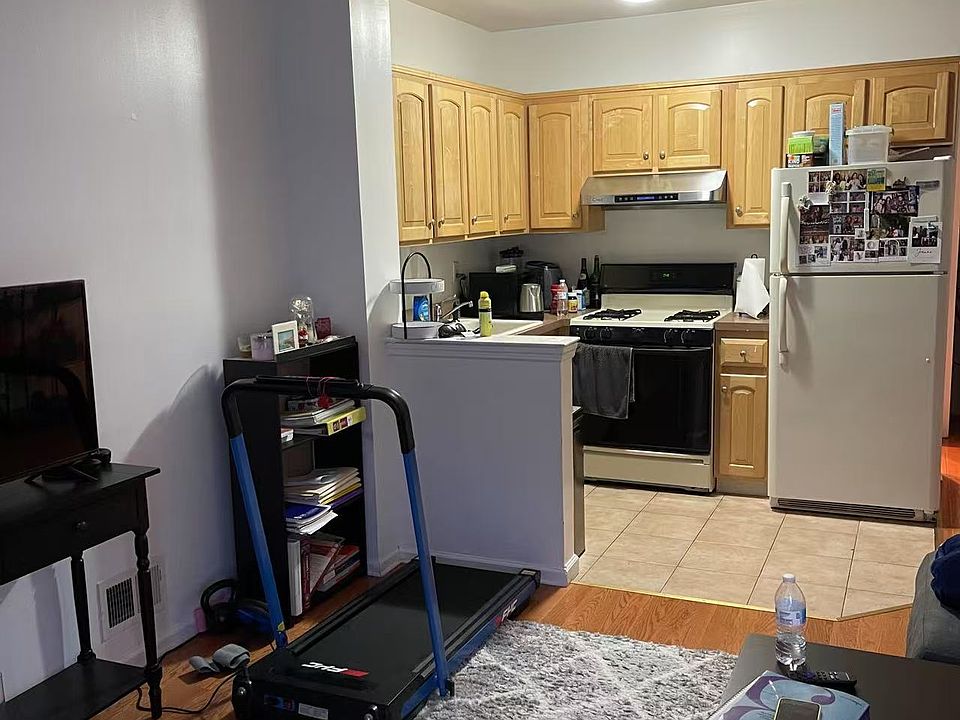 2nd image of 26 Daniella Ct Floor 1