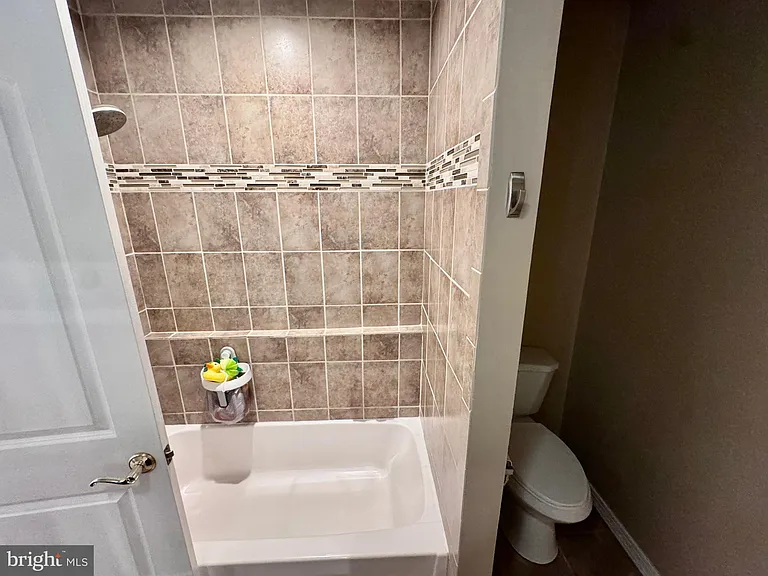122 Columbus Cv — Photo 34