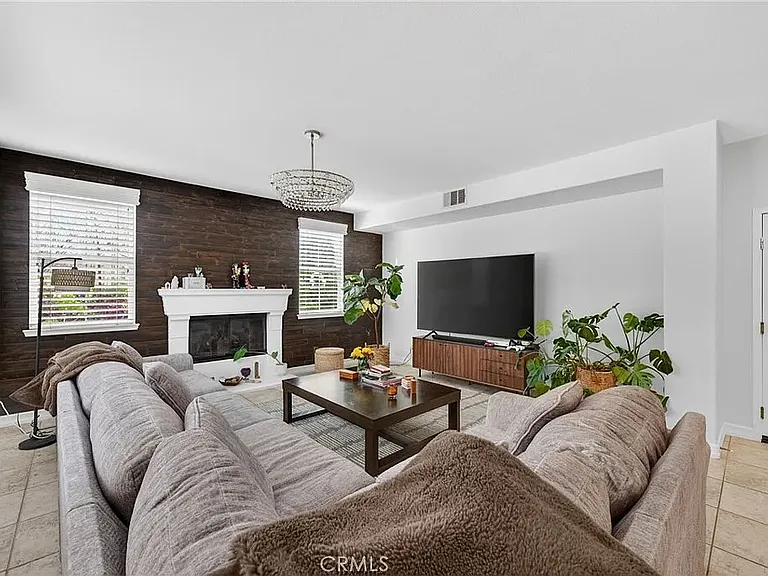 45136 Willowick St — Photo 36