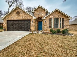 933 Oak Valley Rd, Burleson, TX 76028
