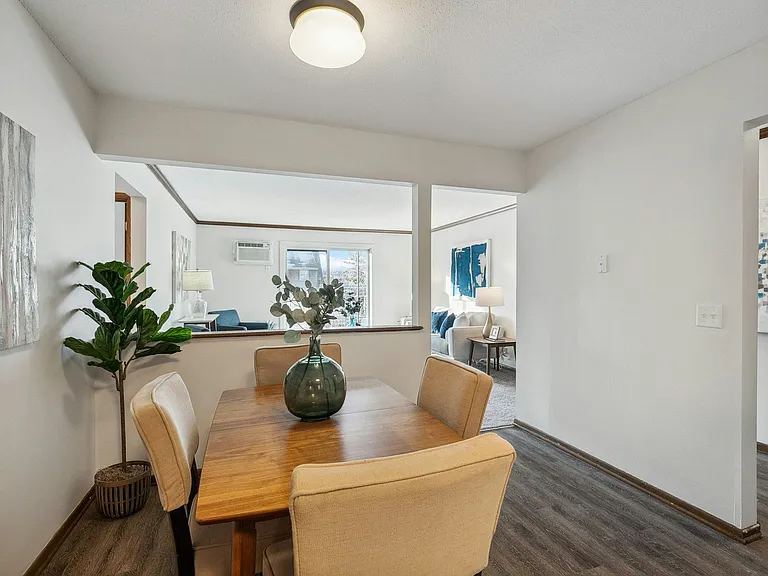 Wayzata Lake Apartments — Photo 25
