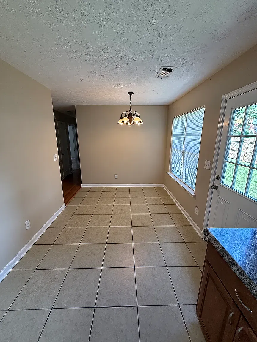 3 bed, 1172 sqft, $1,300 — Photo 4