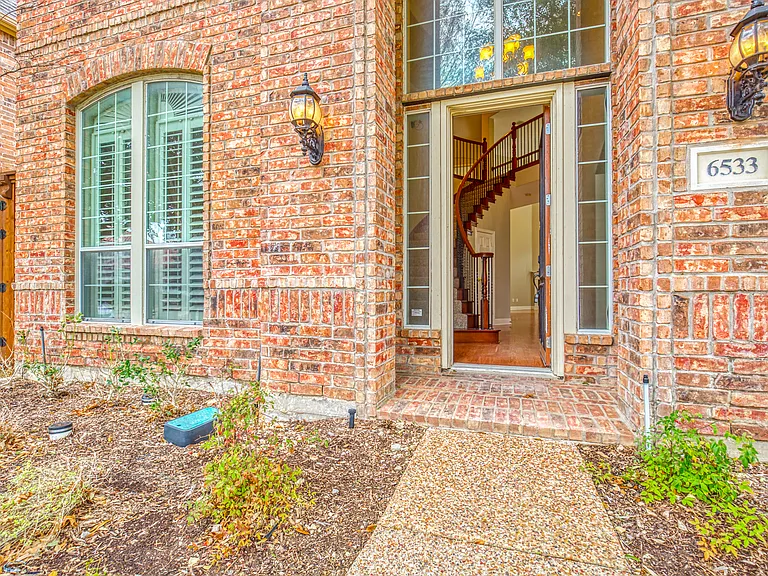 6533 Riveredge Dr — Photo 4
