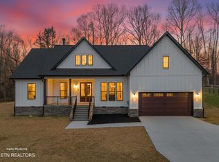 932 Bob O Dr, Dandridge, TN 37725
