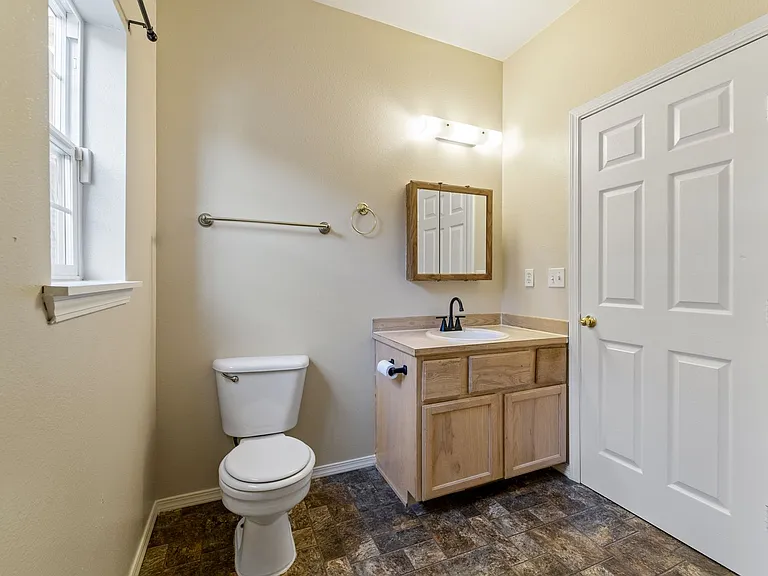 2016 S J St — Photo 12