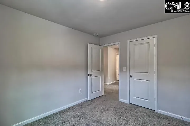 462 Middlebury Ln — Photo 17