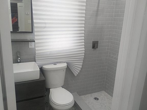5th image of 113-36 208th St
