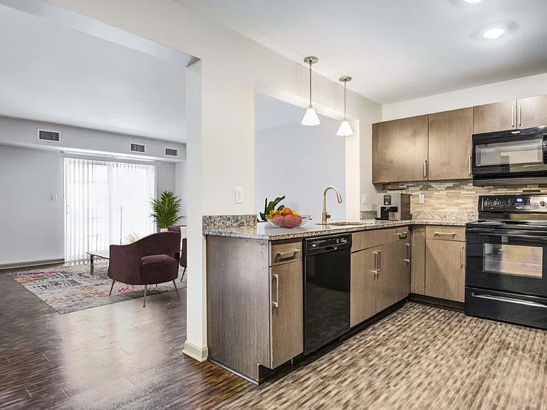 Greenwood Cove Apartment Homes — Photo 3