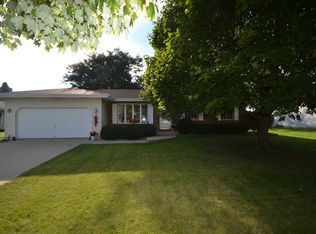 520 Hawthorne Ln, Peotone, IL 60468