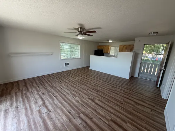 5250 Amy St APT 4, West Linn, OR 97068