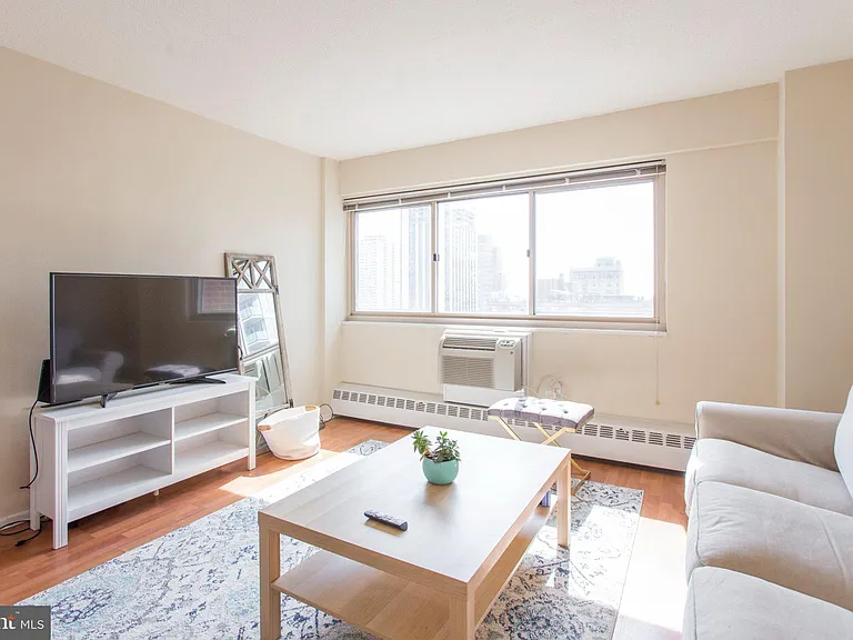 2101 Chestnut St #17-1713 — Photo 3