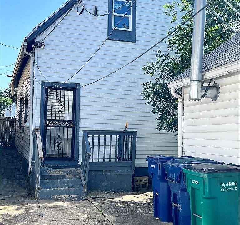 2nd image of 207 Oneida St