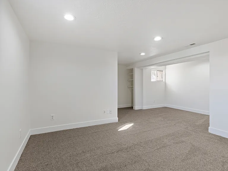 377 N 200 W — Photo 23