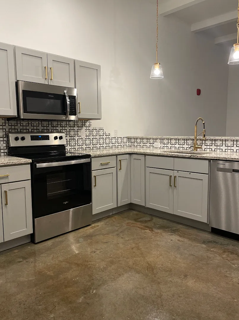 Hanover PA Luxury apartments on Chestnut Street by Greer's Burgers — Photo 1