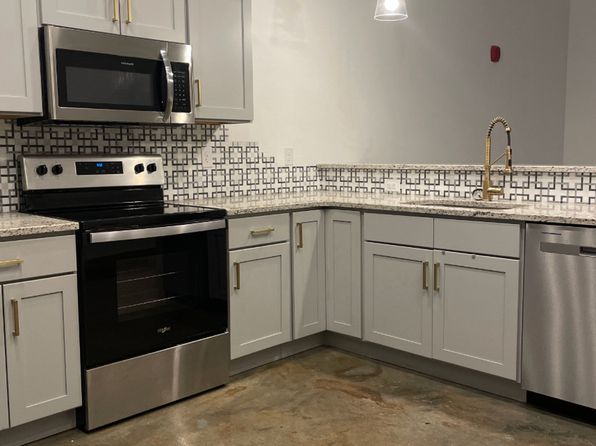 110 E Chestnut St APT 104