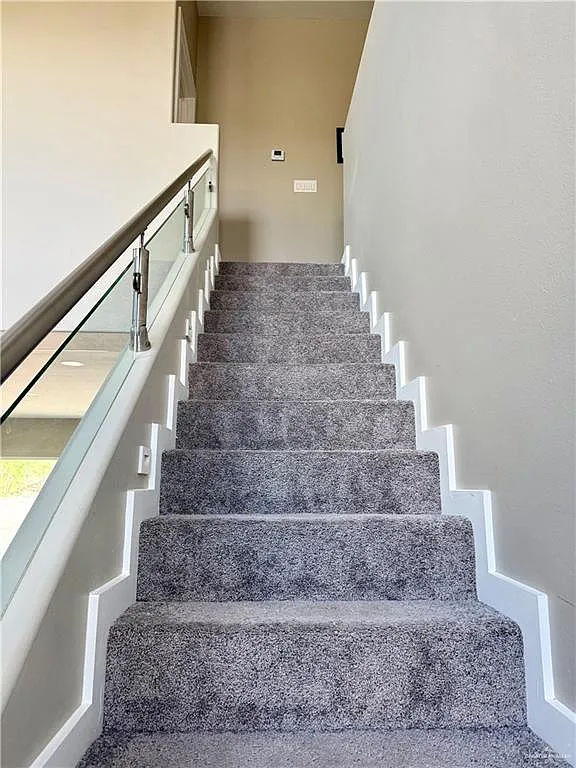 3 bed, 3.0 bath, 2063 sqft, $3,000 — Photo 4