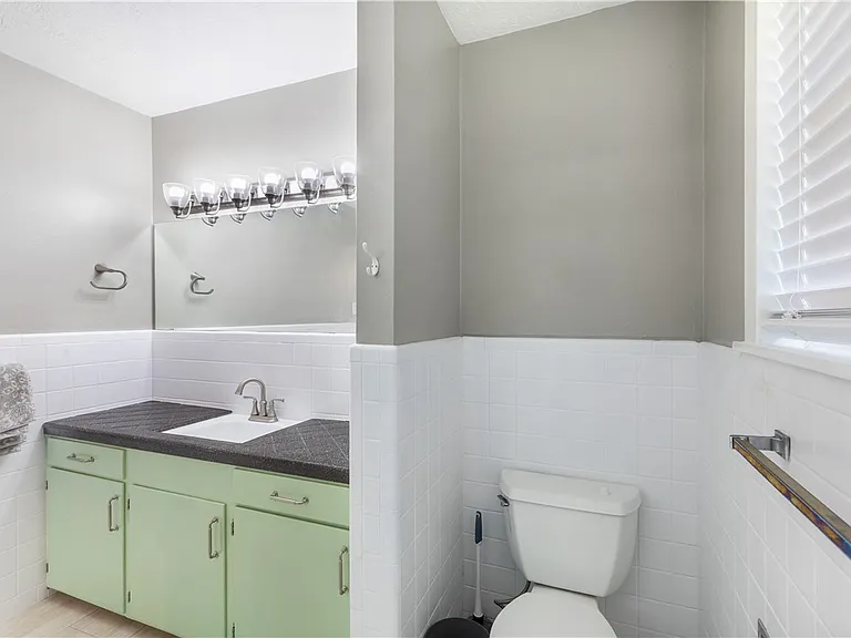 209 Helena St — Photo 4