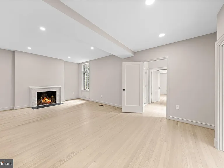 1525 35th St NW — Photo 5
