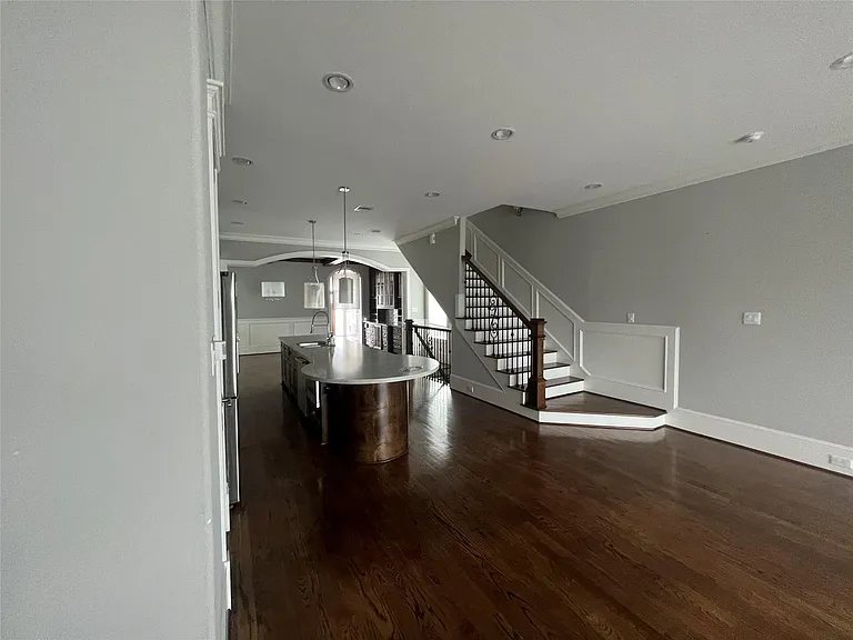 238 W 24th St — Photo 18