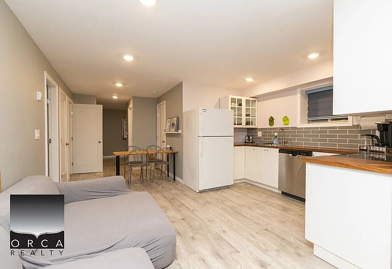 North Vancouver Apartment for rent - 2 Bedrooms — photo 8