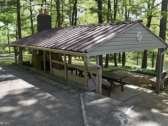 3rd image of 336 Stonewall Ln