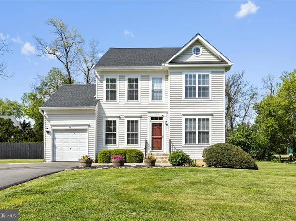 102 Delaware Ave, Hamilton, VA 20158