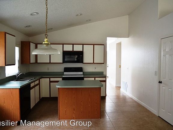 4th image of 756 Magnolia Creek Cir