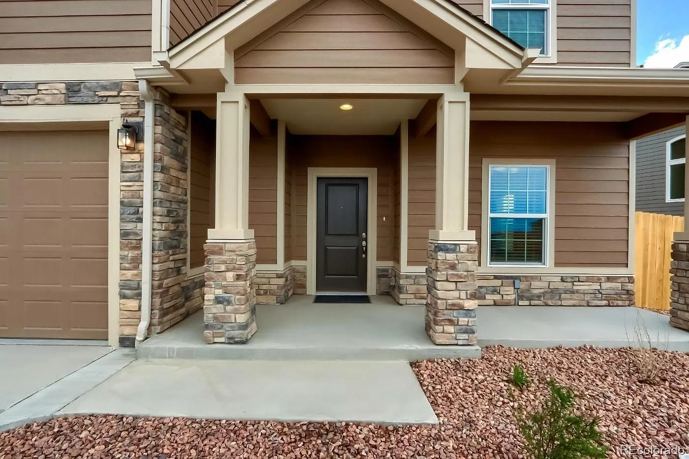 4 bed, 2.5 bath, 2782 sqft, $2,800 — Photo 2