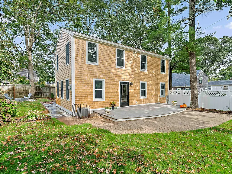 8 Winthrop Ave — Photo 3