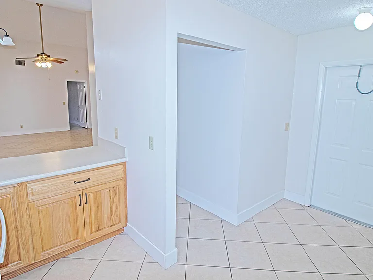 8883 SE Hobe Ridge Ave — Photo 3