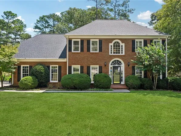450 Fourth Fairway Dr, Roswell, GA 30076