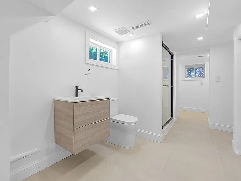 135 E Linden Ave — Photo 25