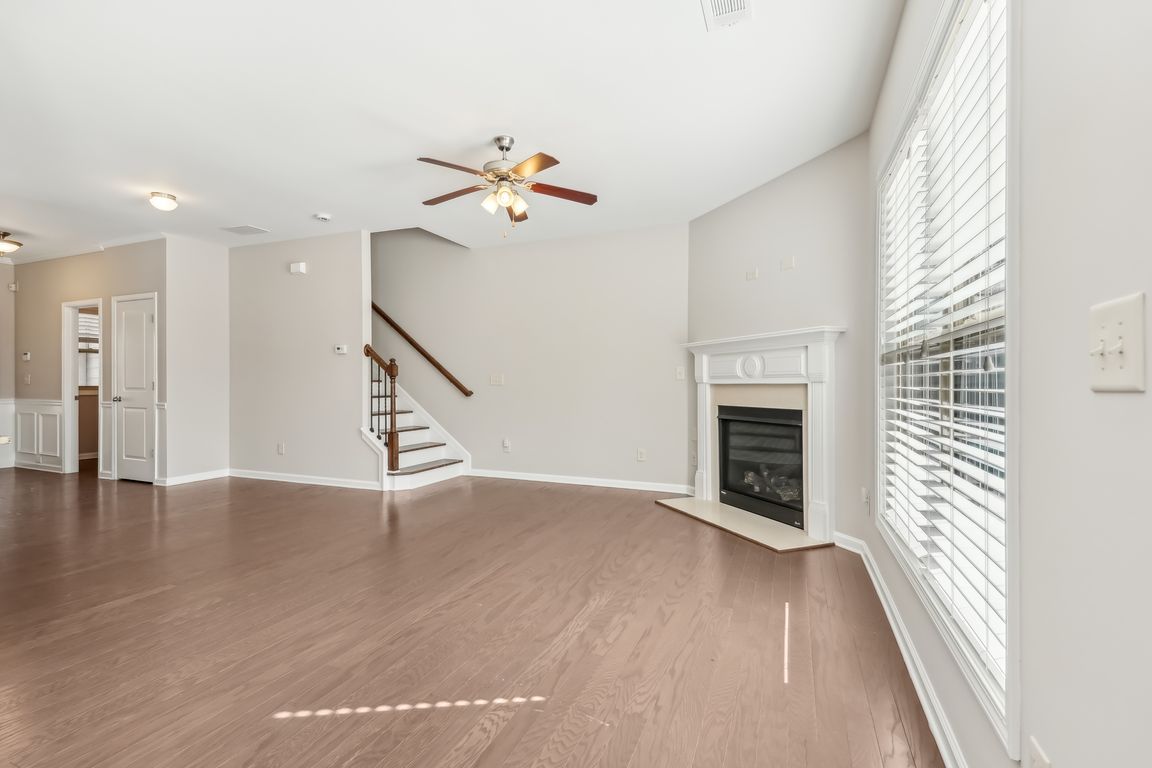 Maple Park Pl-007.jpg