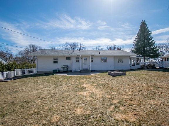 4th image of 908 Greenhill Dr